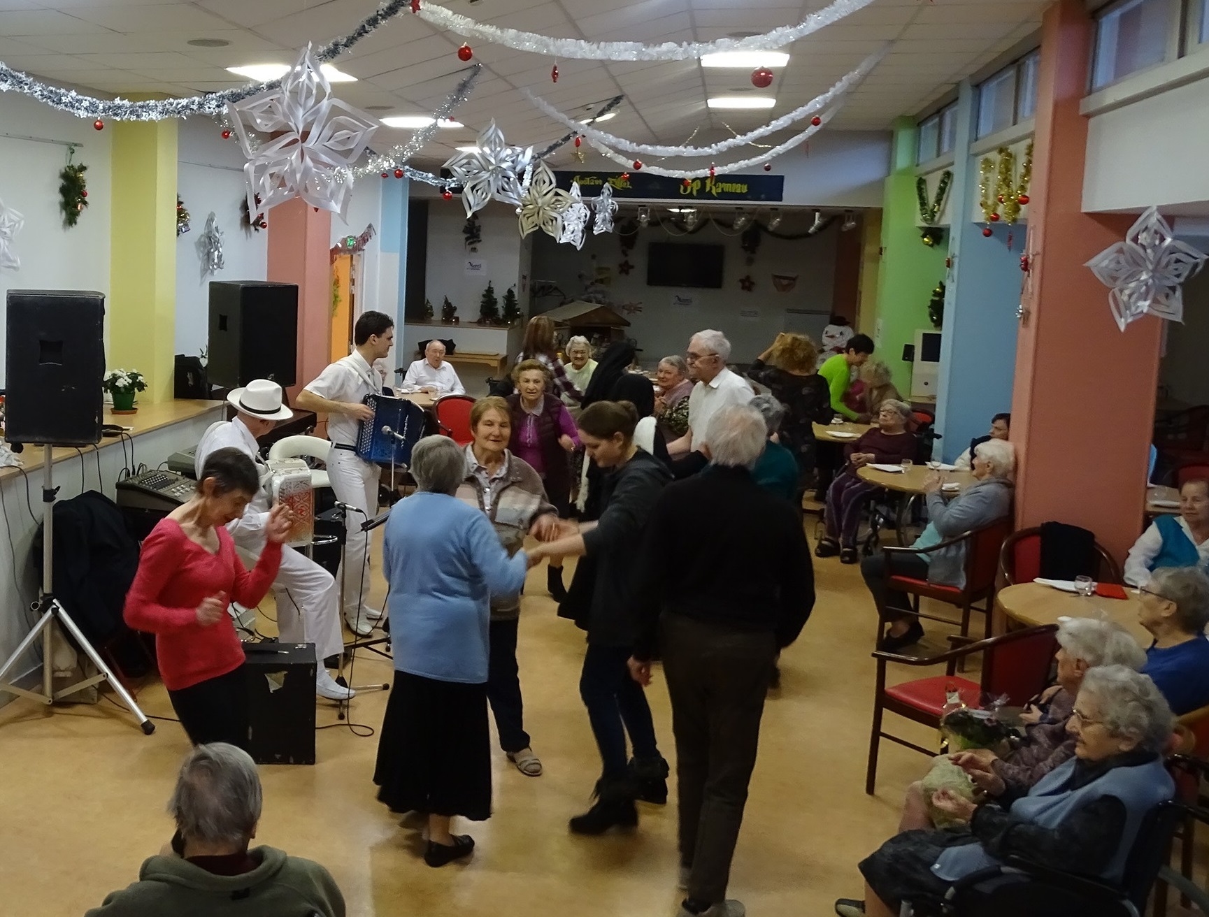 Bal de la St Sylvestre, en route pour 2017 ! Bal de la St Sylvestre, en route pour 2017 !