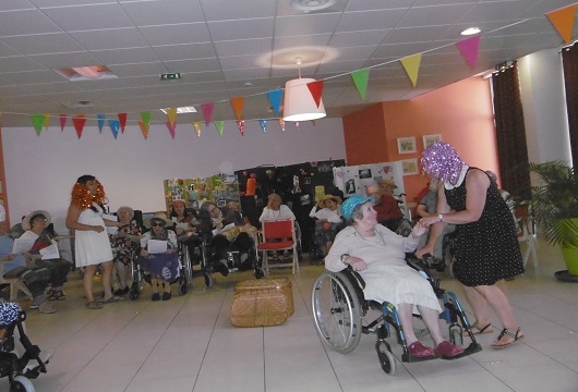 Spectacle sur les souvenirs des résidents Spectacle basé sur les souvenirs
