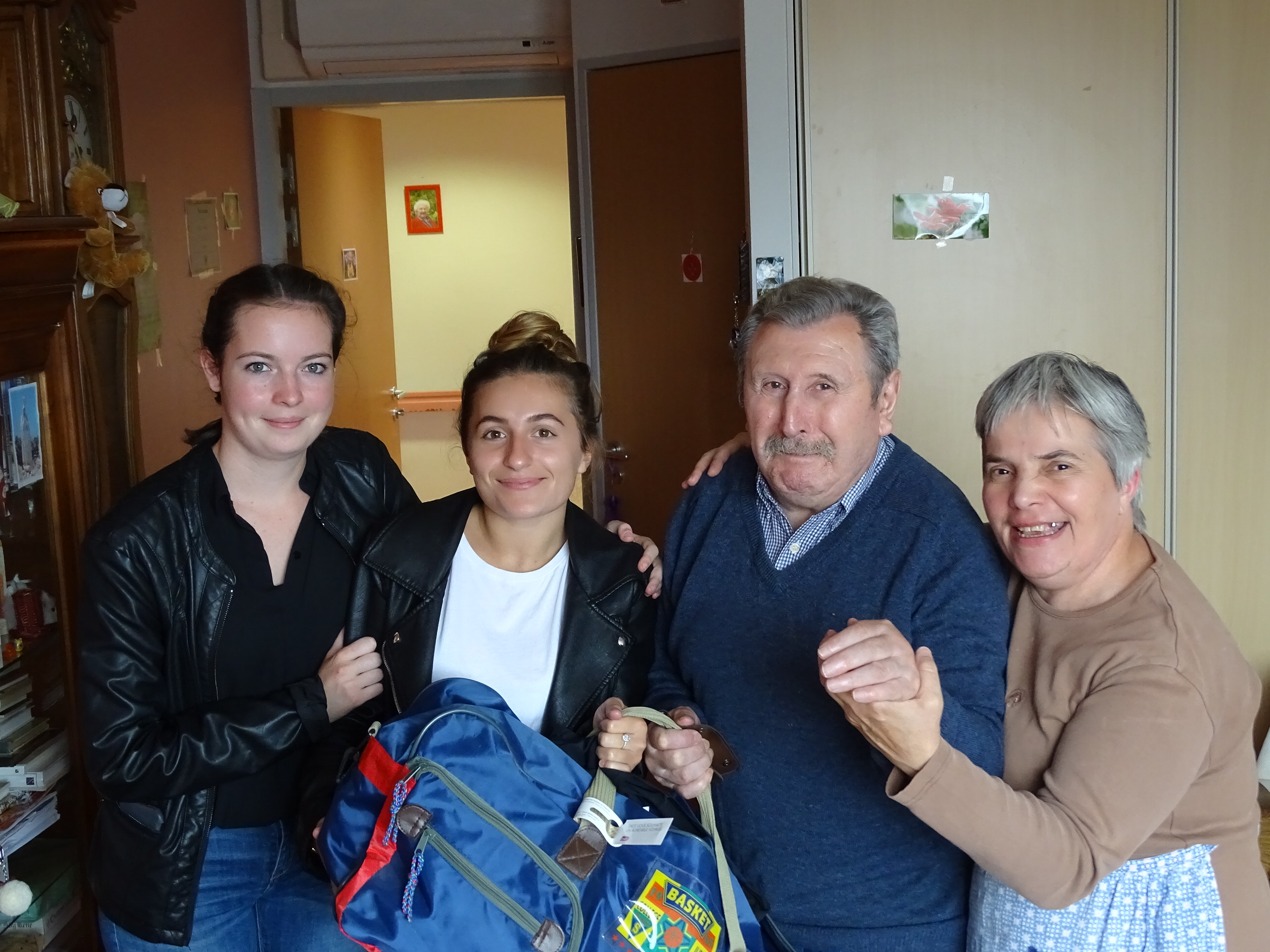 Des résidents et des lycéens ravis de partir en voyage !