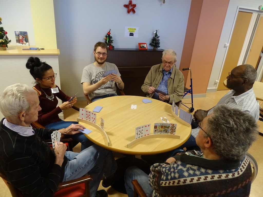 Notre Service Civique en pleine partie de cartes