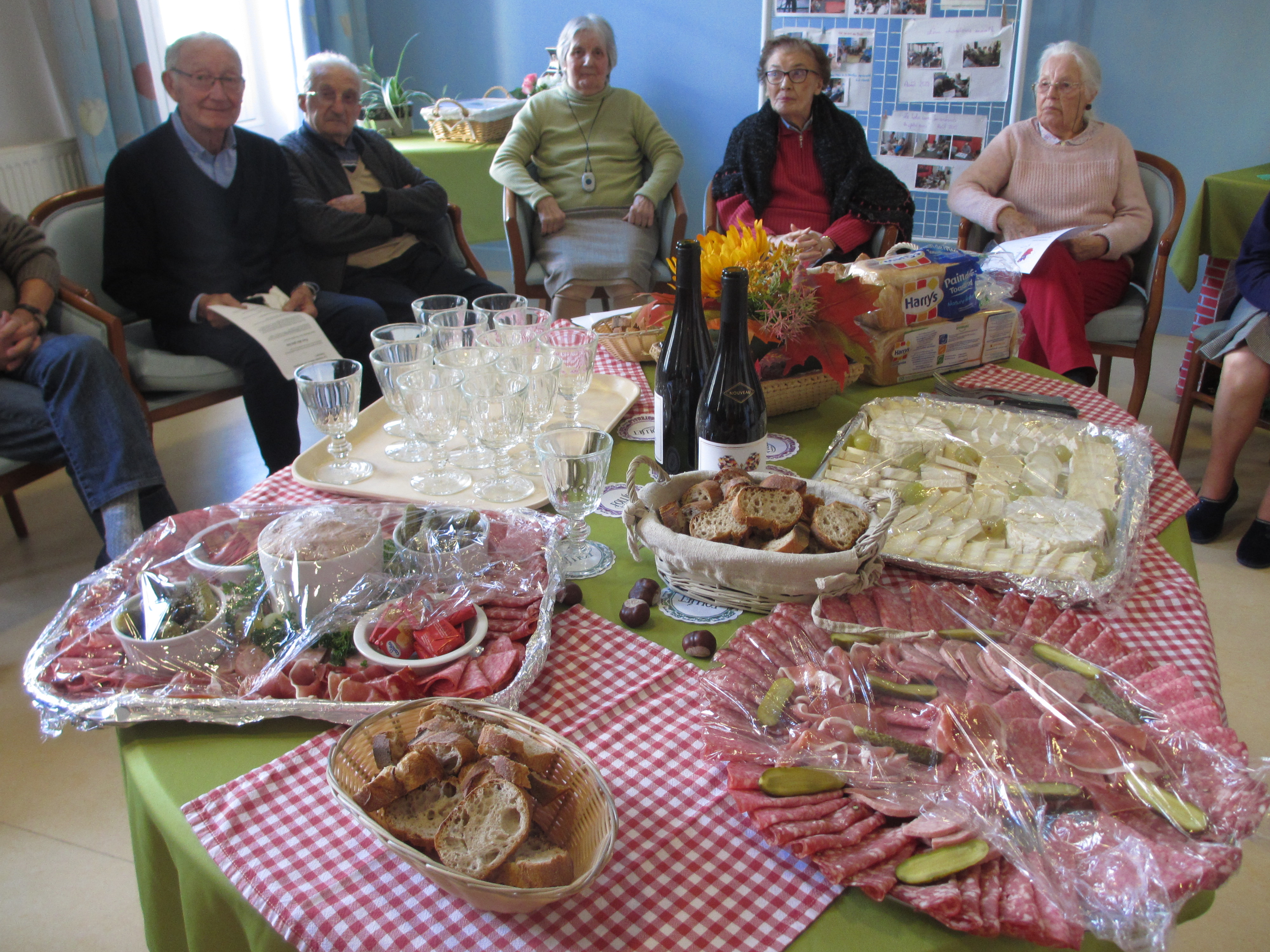 Un beau buffet champêtre.