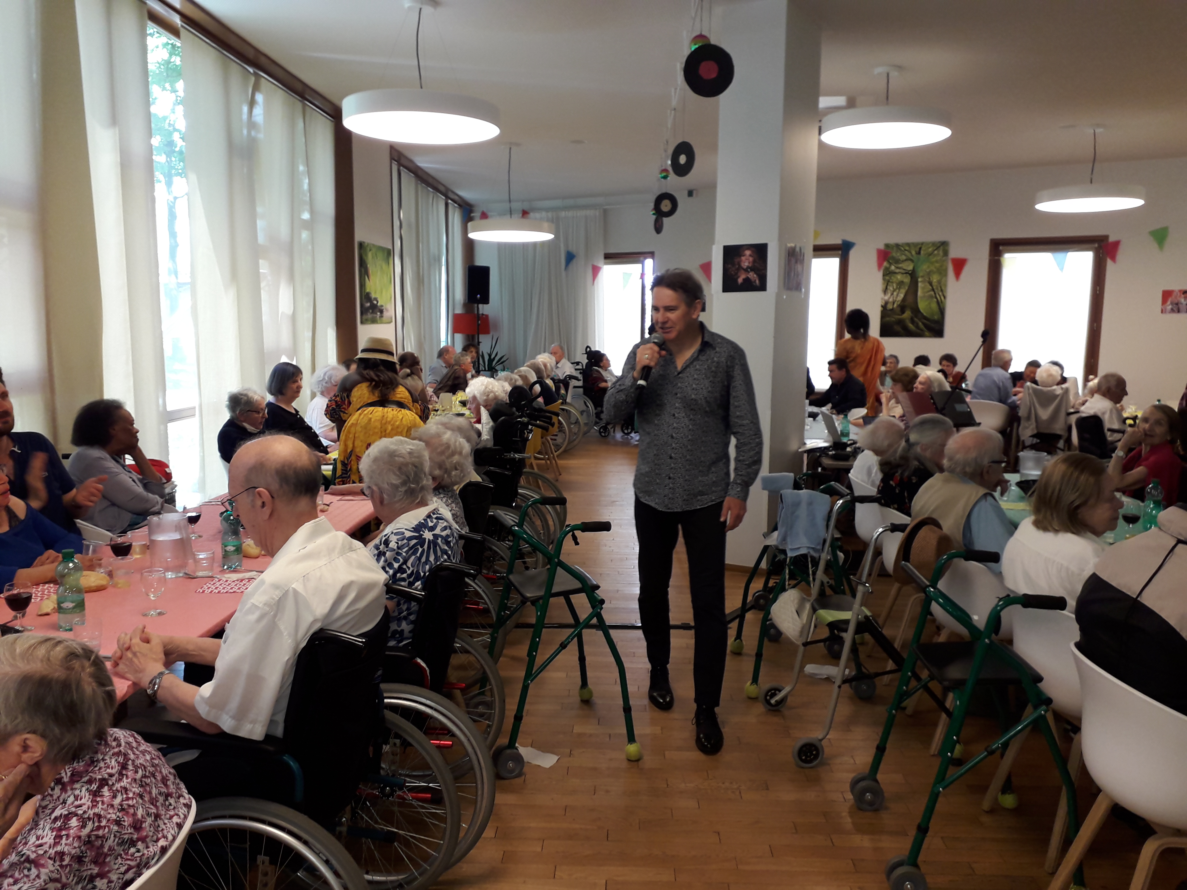 Un repas en musique Une ambiance DISCO