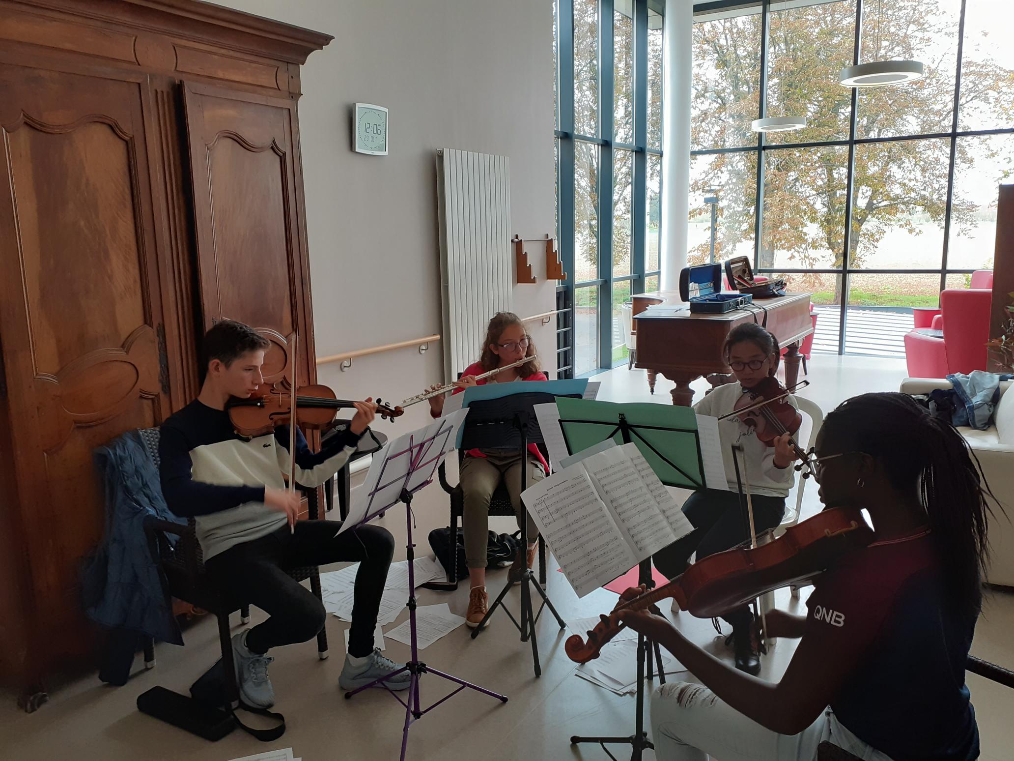 UN JEUNE QUATUOR DANS LES CORDES UN JEUNE QUATUOR DANS LES CORDES