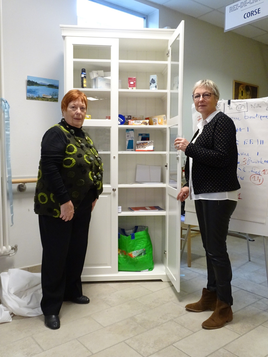 Elisabeth et Catherine, porteuses du projet, en ont présenté le fonctionnement. Elles ouvriront la boutique un mercredi sur deux de 10h30 à 12h.