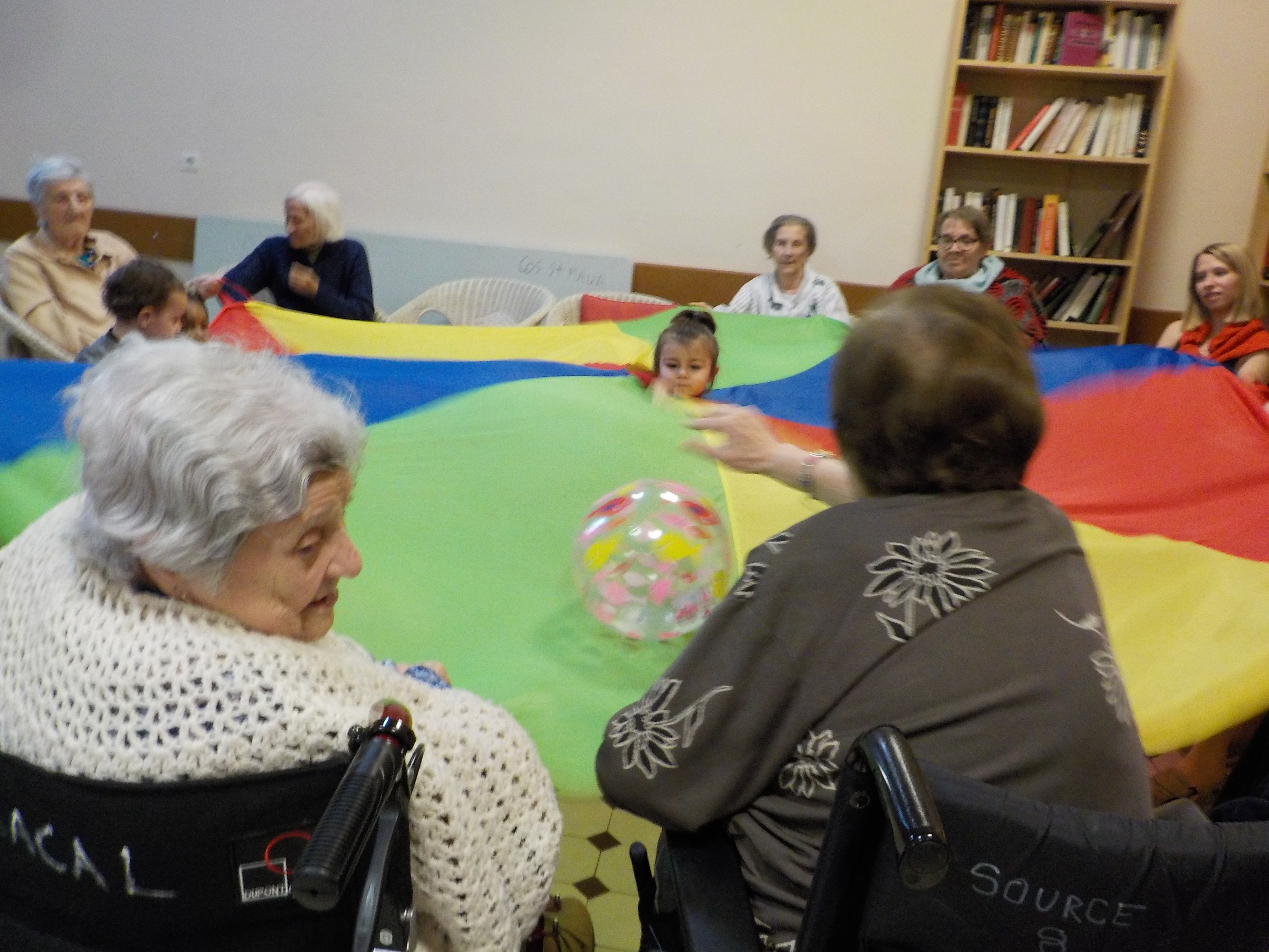 Gym douce intergénérationnelle avec la crèche Plif Plaf Plouf