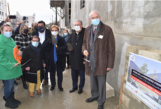 De droite à gauche, Michel CADOT, Bernard JAMET, Marie-Christine CAVECCHI, Pierre DENIZIOT et Laure KERVADEC De droite à gauche, Michel CADOT, Bernard JAMET, Marie-Christine CAVECCHI, Pierre DENIZIOT et Laure KERVADEC