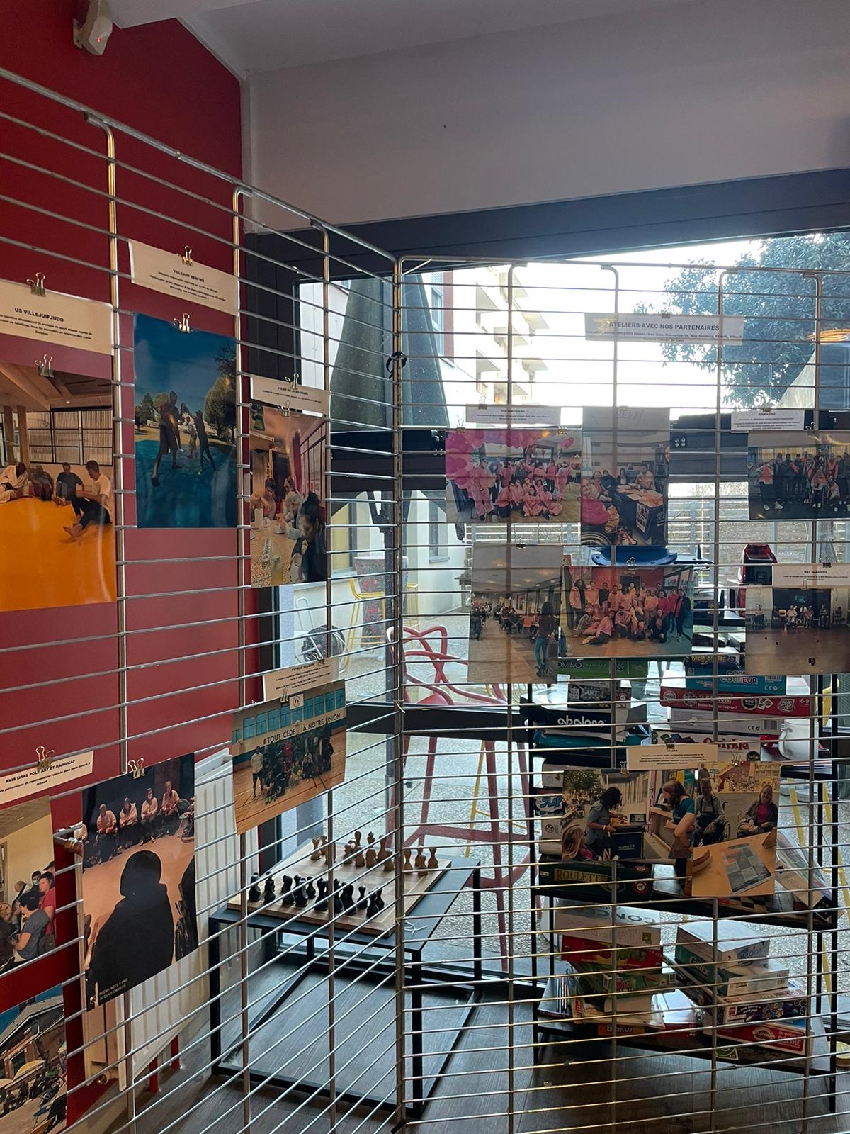 expos photos exposition photo préparée par l'équipe d'animation pour retracer les nombreuses activités partagées.