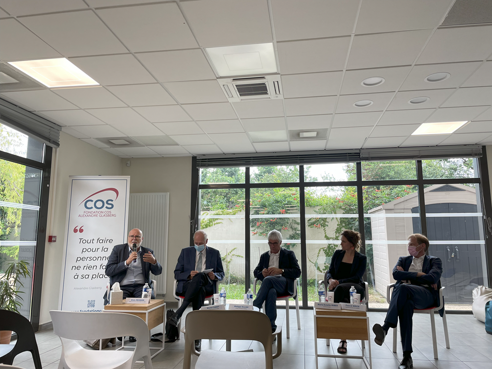 Les intervenants de la table-ronde Les intervenants de la table-ronde