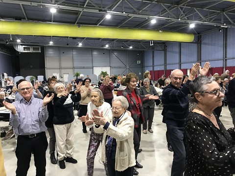 Beaucoup de monde sur la piste de danse