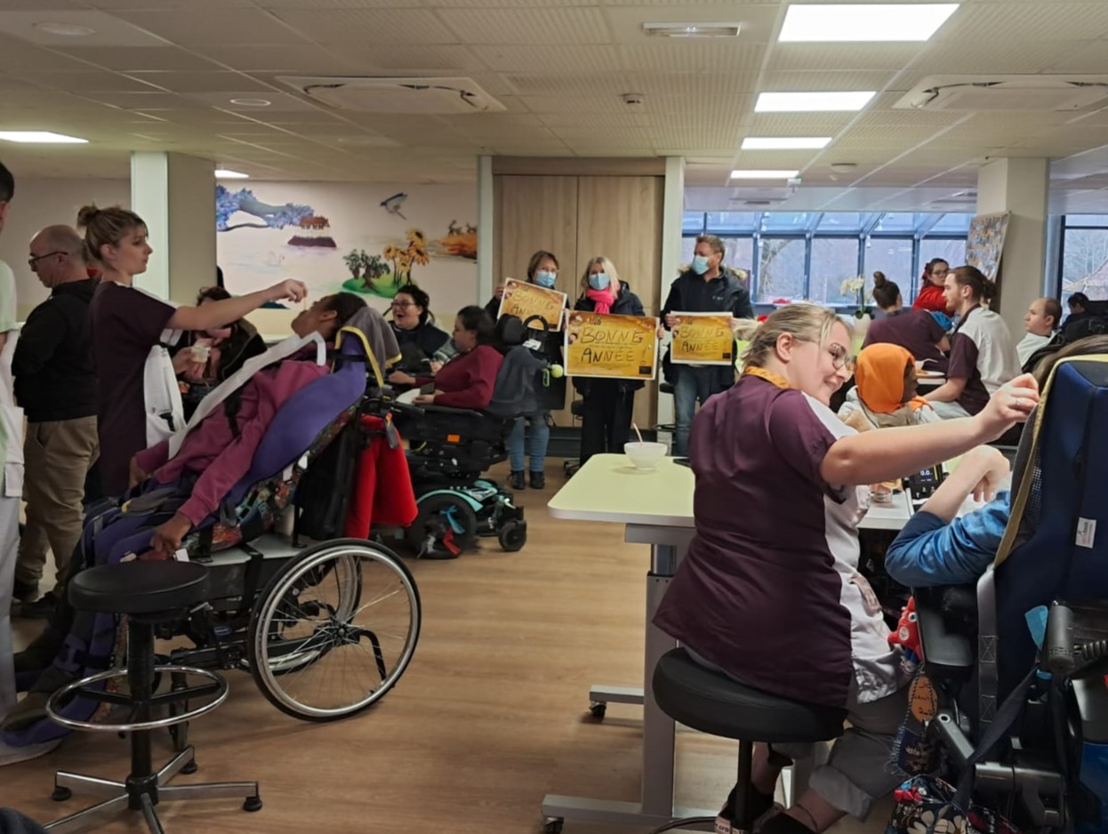 Les stagiaires Conseiller en insertion professionnelle présentent leurs vœux aux résidents de la MAS Les stagiaires Conseiller en insertion professionnelle présentent leurs vœux aux résidents de la MAS