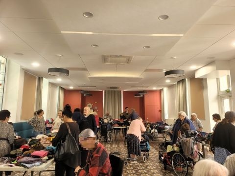 Animation grande friperie, le plaisir de choisir