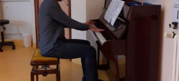 Un vent de nouveauté souffle à la Colagne avec la mise en place d’un « atelier piano » hebdomadaire ! 