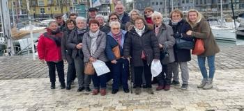 Le 30 Novembre, 16 adhérents de l’ARA (Activité Rencontre et Autonomie des séniors) ont participé à la sortie socio culturelle de l’Aquarium à la Rochelle. Au programme, visite de l’aquarium, une expérience inédite pour certains et pour d’autres révélateur de souvenirs. S’en est suivie d’une pause déjeuner au restaurant de l’aquarium « La Haut ». Nous avons fusionné avec les adhérents de l’ARA de Cognac. Une ambiance conviviale et bienveillante était au rendez-vous lors cette journée.