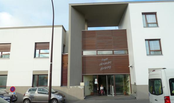 Une façade faite de bois et de béton