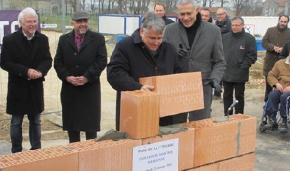 Pose de la première pierre