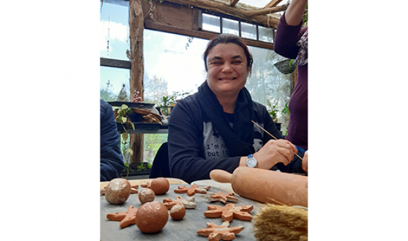 Une résidente en atelier