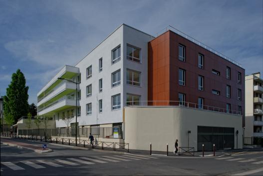 FAM COS Val de Bièvre à Villejuif Un bâtiment avec 2 façades différentes