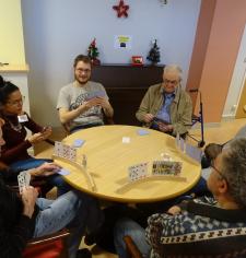 Notre Service Civique en pleine partie de cartes
