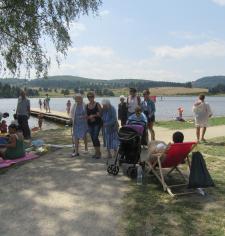 Ombrages bienvenus au bord du Moulinet