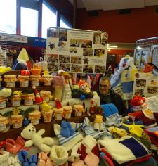 Les habitants de la résidence COS Saint Philibert, acteur de leur projet,  exposent et vendent leur travaux au marché de Noël.