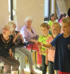Une fructueuse rencontre intergénérationnelle à la Résidence la Colagne