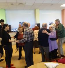 Bal des anniversaires à la résidence COS St Philibert