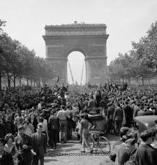 Les français fêtent la Victoire