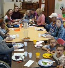 Repas intergénérationnel avec la crèche au PASA