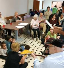 Tour de chant avec les enfants de la crèche Plif Plaf Plouf