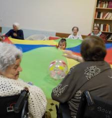 Gym douce intergénérationnelle avec la crèche Plif Plaf Plouf