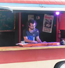 Papy et son piano’s bar