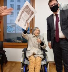 Une centenaire pleine de joie
