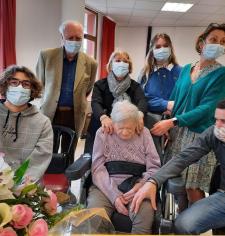 Les enfants et les petits-enfants réunis pour les 100 ans