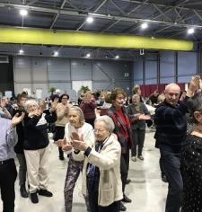 Beaucoup de monde sur la piste de danse