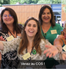 6 stagiaires en train de sourire